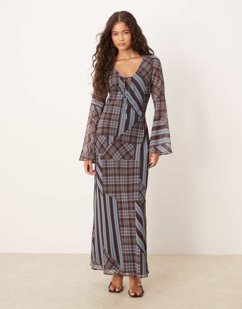 ASOS DESIGN - Vestito lungo a quadri con maniche svasate e scollo a V - view 1