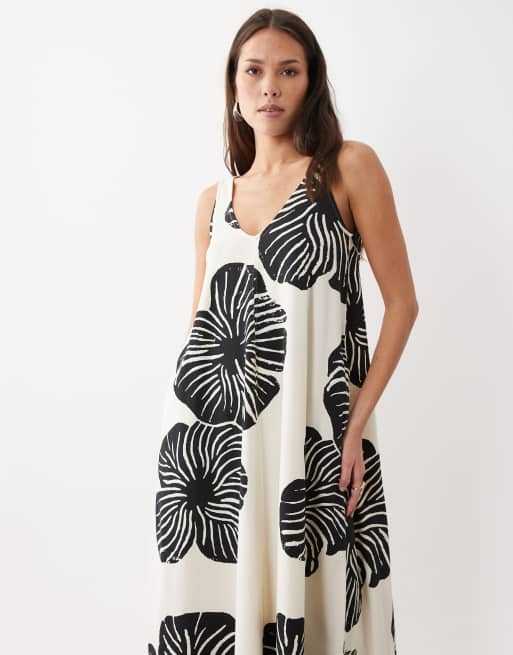 ASOS DESIGN - Vestito lungo a trapezio senza maniche con scollo a V e stampa di foglie monocromatica, 3 di 4
