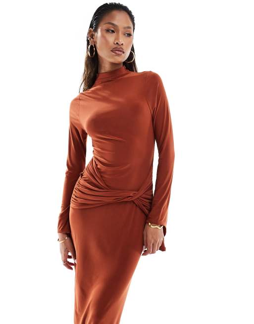 ASOS DESIGN Vestito lungo accollato a maniche lunghe sinuoso color ruggine con dettaglio incrociato