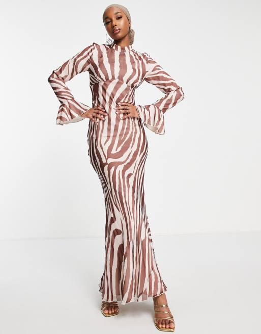 ASOS DESIGN - Vestito lungo accollato con taglio sbieco e stampa zebrata 