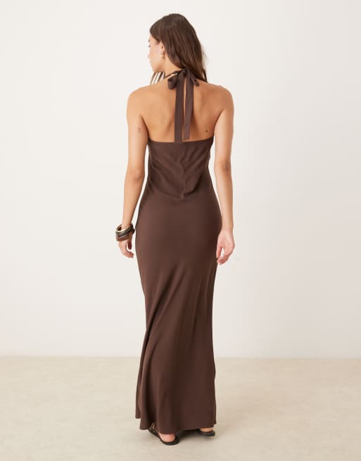 ASOS DESIGN - Vestito lungo allacciato al collo color cioccolato in misto lino, 3 di 4