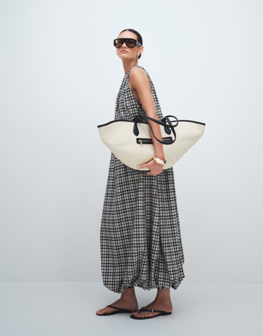 ASOS DESIGN - Vestito lungo allacciato al collo con fondo a sbuffo a quadri monocromatici, 2 di 7