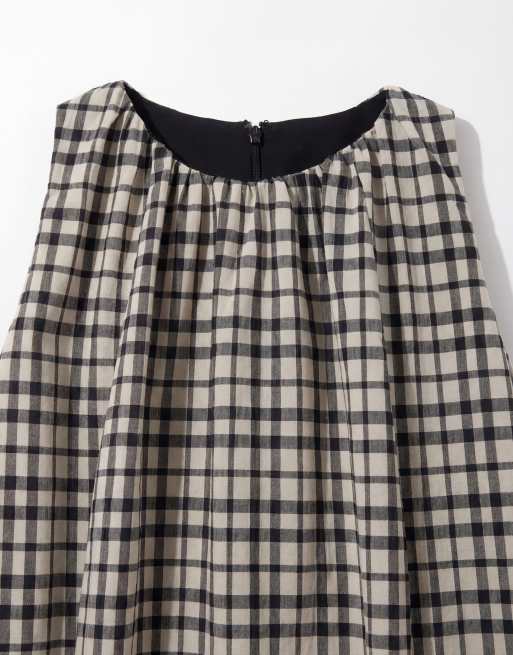 ASOS DESIGN - Vestito lungo allacciato al collo con fondo a sbuffo a quadri monocromatici, 7 di 7