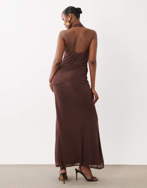 ASOS DESIGN - Vestito lungo allacciato al collo marrone con fascia drappeggiata, 4 di 4