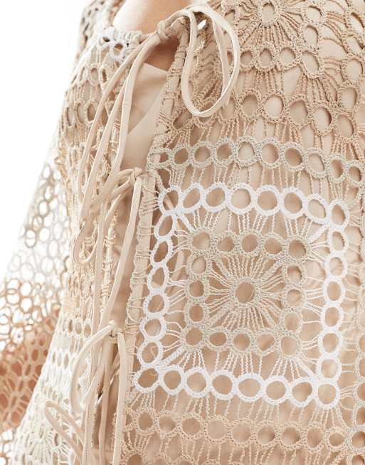 ASOS DESIGN - Vestito lungo all'uncinetto in toni neutri con maniche svasate e lacci sul davanti, 4 di 4