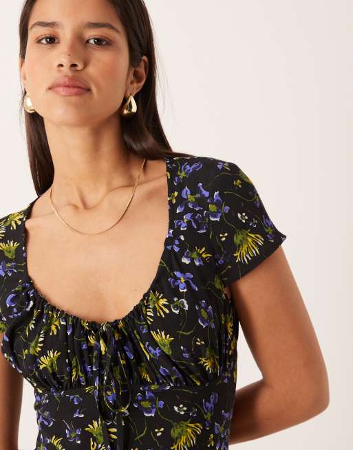 ASOS DESIGN - Vestito lungo arricciato sul davanti a fiorellini con maniche a sbuffo, 4 di 4