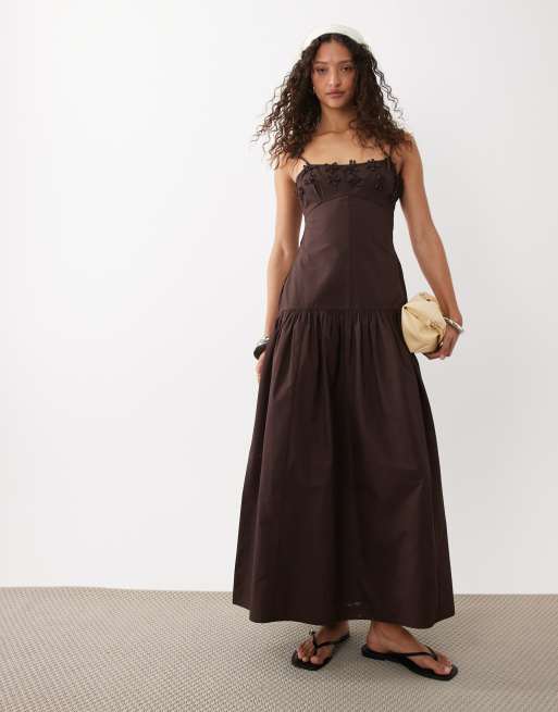 ASOS DESIGN - Vestito lungo color cioccolato amaro con vita scesa e fiorellini