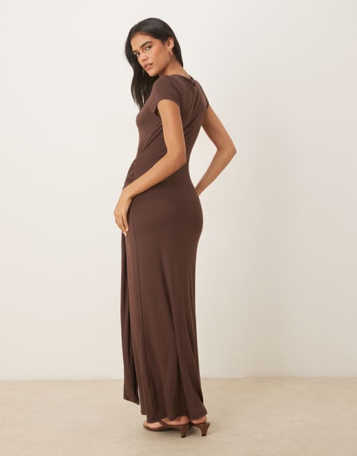 ASOS DESIGN - Vestito lungo color cioccolato con nodo in vita e maniche ad aletta, 3 di 4