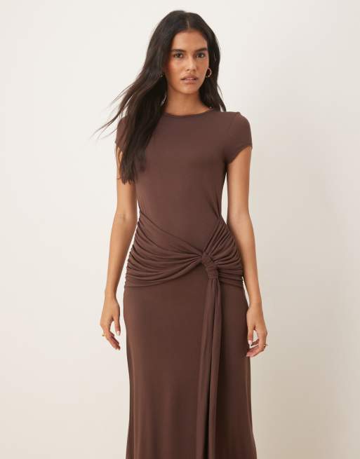 ASOS DESIGN - Vestito lungo color cioccolato con nodo in vita e maniche ad aletta, 4 di 4