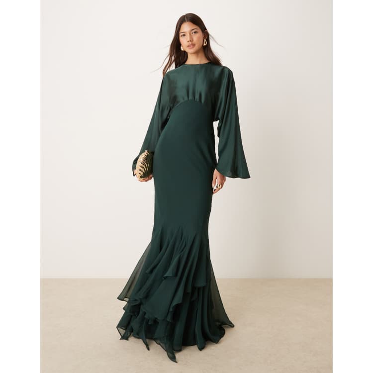 asos design cape sleeve godet maxi dress in forest green ASOS DESIGN - Vestito lungo con godet e maniche a mantella verde bosco