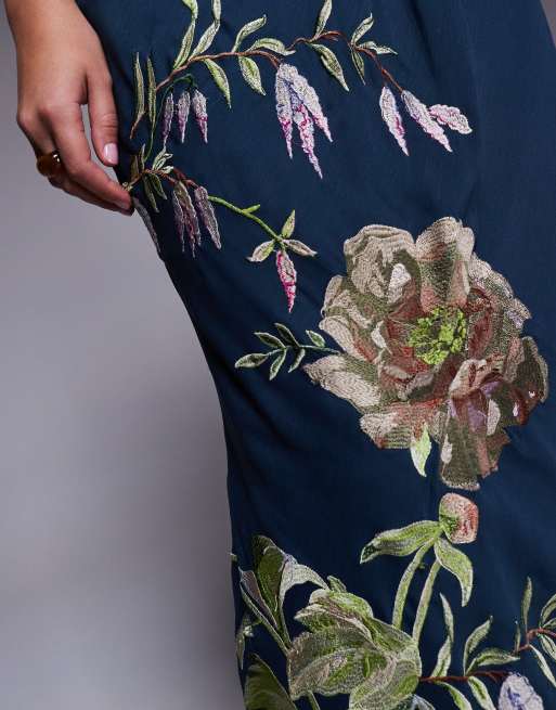ASOS DESIGN - Vestito lungo con scollo a barchetta in chiffon blu scuro decorato con coulisse e cut-out, 3 di 4