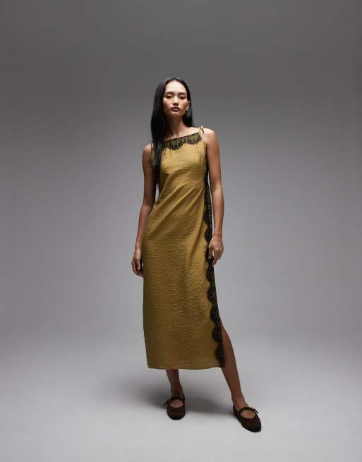 ASOS DESIGN - Vestito lungo con spalline sottili e scollo squadrato in raso stropicciato verde oliva con dettagli in pizzo