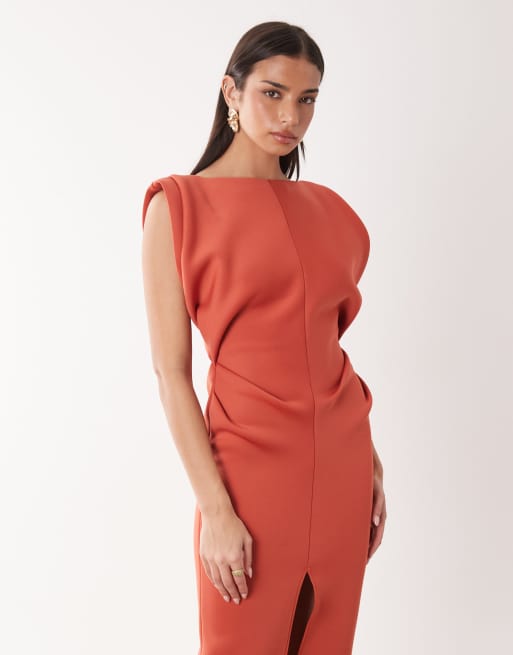 ASOS DESIGN - Vestito lungo con vita arricciata e spalle strutturate in tessuto scuba rosso, 2 di 4
