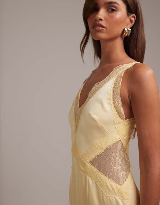 ASOS DESIGN - Vestito lungo da cerimonia giallo pallido con applicazioni in pizzo, 5 di 6