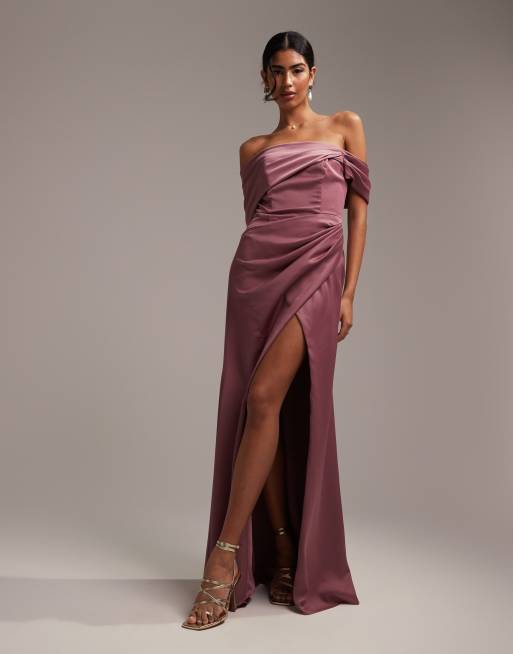 ASOS DESIGN - Vestito lungo da damigella a portafoglio in raso drappeggiato color orchidea con scollo alla Bardot 
