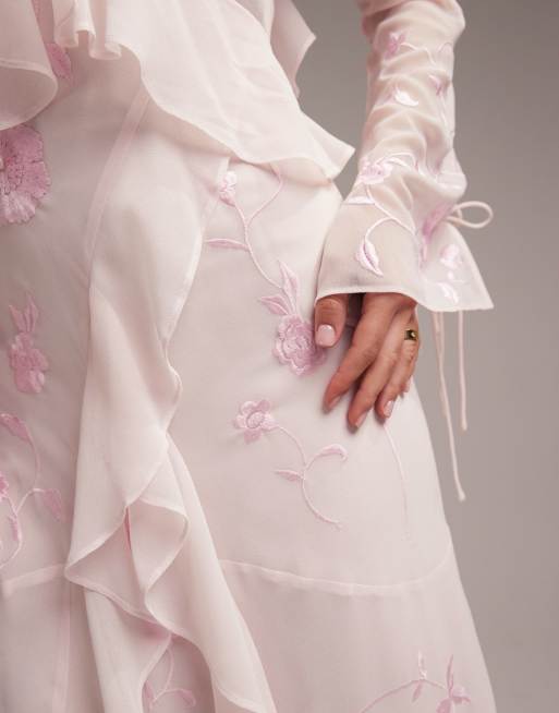 ASOS DESIGN - Vestito lungo da damigella color rosa tenue con volant e spalle scoperte, 4 di 5