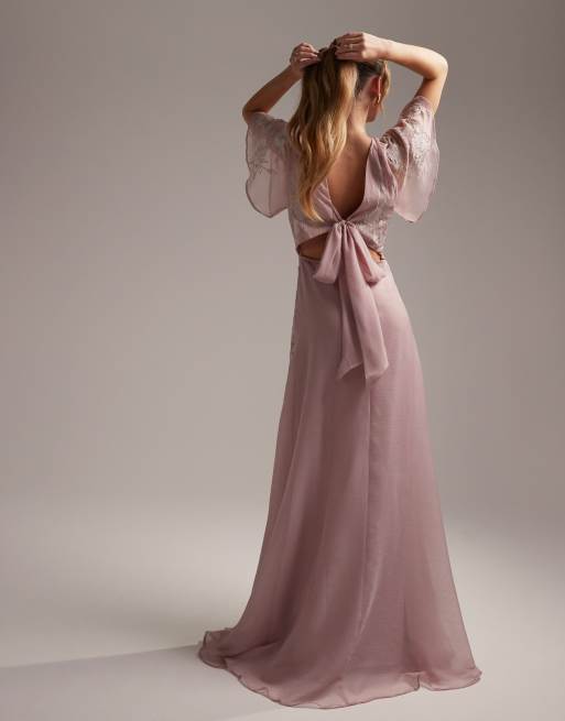 ASOS DESIGN - Vestito lungo da damigella con maniche a pipistrello rosa con fiori applicati, 2 di 5
