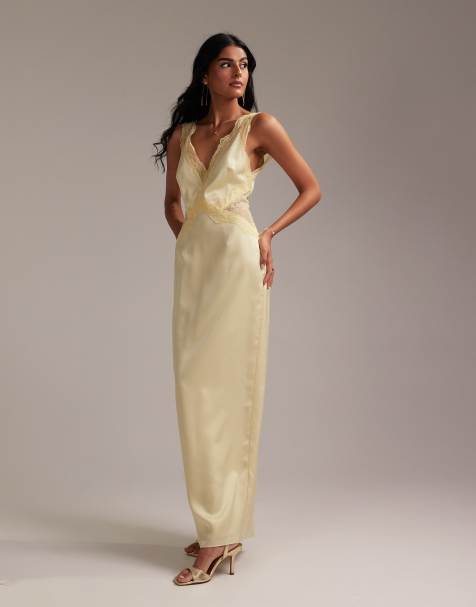 ASOS DESIGN - Vestito lungo da damigella con scollo profondo giallo tenue in raso con dettagli in pizzo - view 1