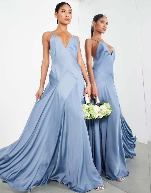 ASOS DESIGN - Vestito lungo da damigella in raso blu crepuscolare con scollo profondo e incrocio sul retro