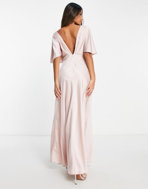 ASOS DESIGN - Vestito lungo da damigella in raso color cipria con maniche a mantella e bottoni, 2 di 4