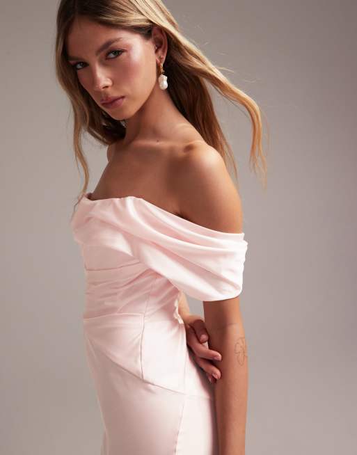 ASOS DESIGN - Vestito lungo da damigella in raso rosa tenue con scollo alla Bardot, 2 di 5