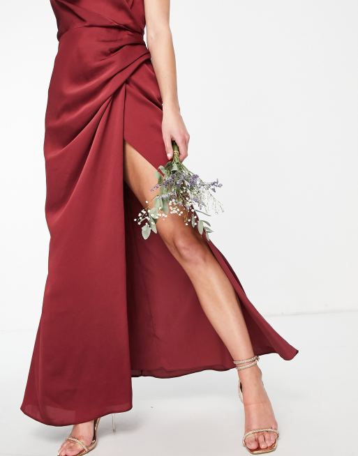 ASOS DESIGN - Vestito lungo da damigella rosso vino con gonna drappeggiata e spalline sottili , 4 di 4