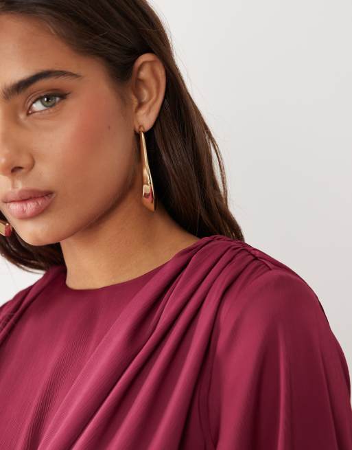 ASOS DESIGN - Vestito lungo drappeggiato color lampone con maniche a trombetta, 3 di 4
