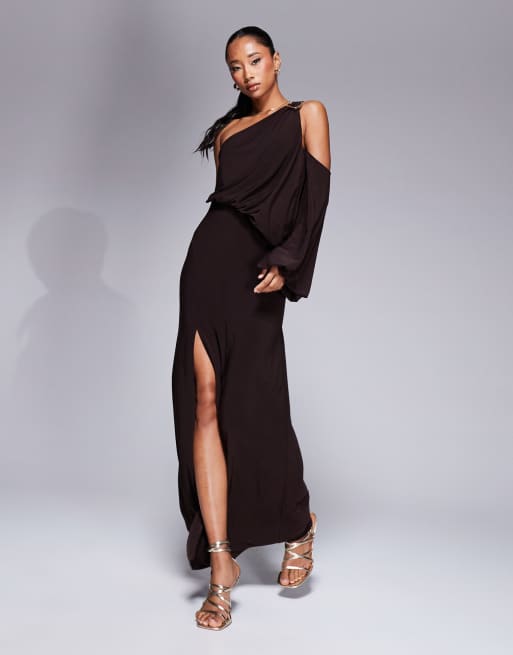 ASOS DESIGN - Vestito lungo drappeggiato sinuoso asimmetrico color cioccolato con finiture oversize