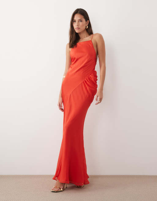 ASOS DESIGN - Vestito lungo in chiffon di raso color corallo con scollo squadrato