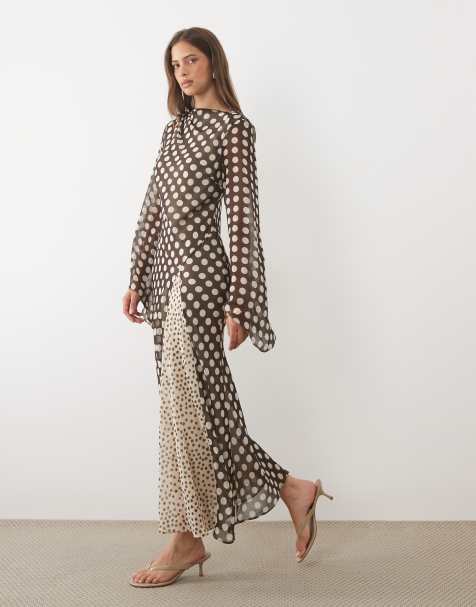 ASOS DESIGN - Vestito lungo in chiffon marrone a pois con scollo a barchetta - view 1