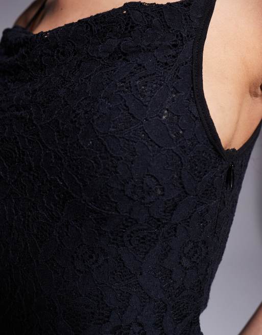 ASOS DESIGN - Vestito lungo in pizzo nero con scollo ad anello, spalline sottili e pannelli a rete, 2 di 4