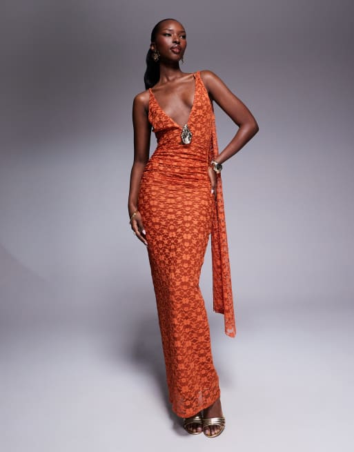 ASOS DESIGN - Vestito lungo in pizzo rosso con scollo profondo e dettaglio drappeggiato