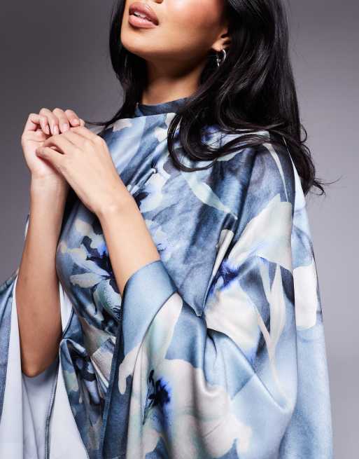 ASOS DESIGN - Vestito lungo in raso blu a fiori con scollo a imbuto e maniche oversize, 3 di 4