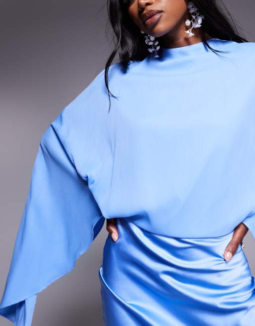 ASOS DESIGN - Vestito lungo in raso blu fiordaliso con taglio sbieco e strato sovrapposto in chiffon, 3 di 4