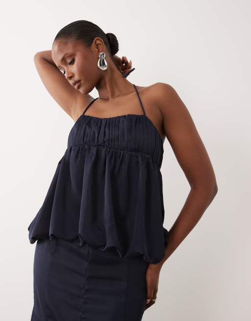ASOS DESIGN - Vestito lungo in raso blu navy con gonna a godet e laccetti con nappe, 2 di 4