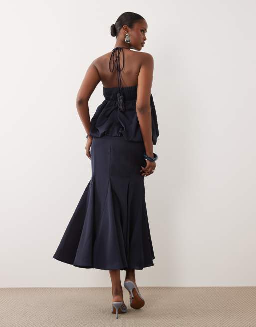 ASOS DESIGN - Vestito lungo in raso blu navy con gonna a godet e laccetti con nappe, 4 di 4
