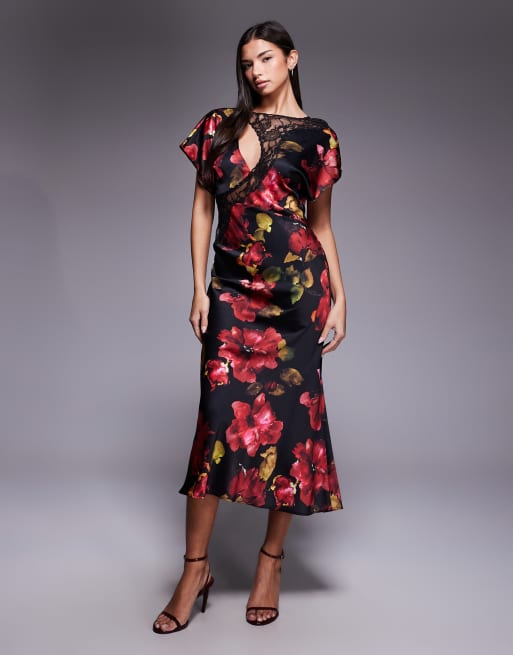 ASOS DESIGN - Vestito lungo in raso bordeaux a fiori con taglio sbieco e maniche a kimono con applicazioni in pizzo