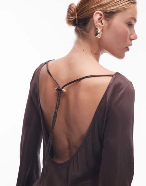 ASOS DESIGN - Vestito lungo in raso cioccolato con maniche a pipistrello e scollo sul retro, 3 di 4