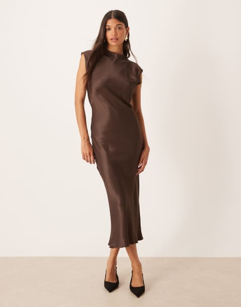 ASOS DESIGN - Vestito lungo in raso color cioccolato con maniche ad aletta e schiena scoperta - view 1