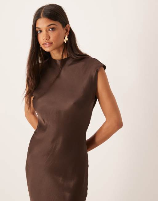 ASOS DESIGN - Vestito lungo in raso color cioccolato con maniche ad aletta e schiena scoperta, 2 di 4