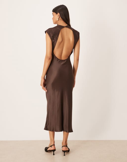 ASOS DESIGN - Vestito lungo in raso color cioccolato con maniche ad aletta e schiena scoperta, 3 di 4