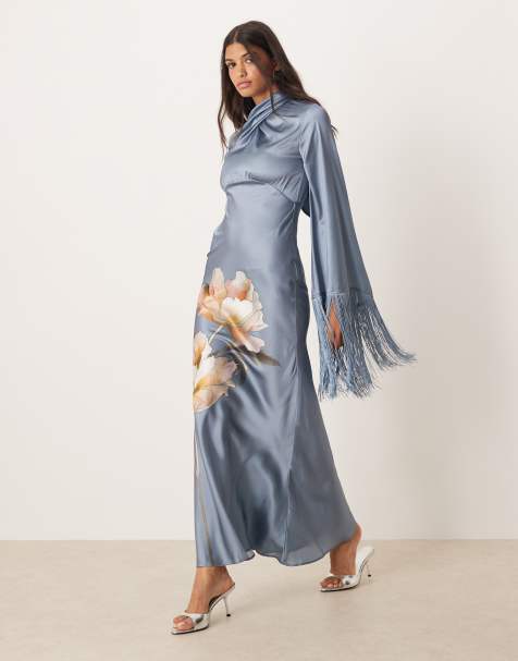 ASOS DESIGN - Vestito lungo in raso con stampa a fiori grandi, scollo drappeggiato, taglio sbieco e frange sulle maniche - view 1