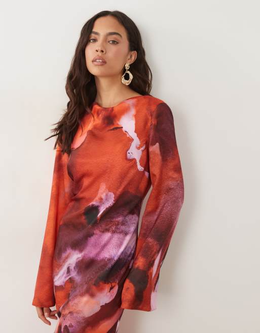 ASOS DESIGN - Vestito lungo in raso rosa con stampa effetto marmo e maniche svasate, 2 di 4
