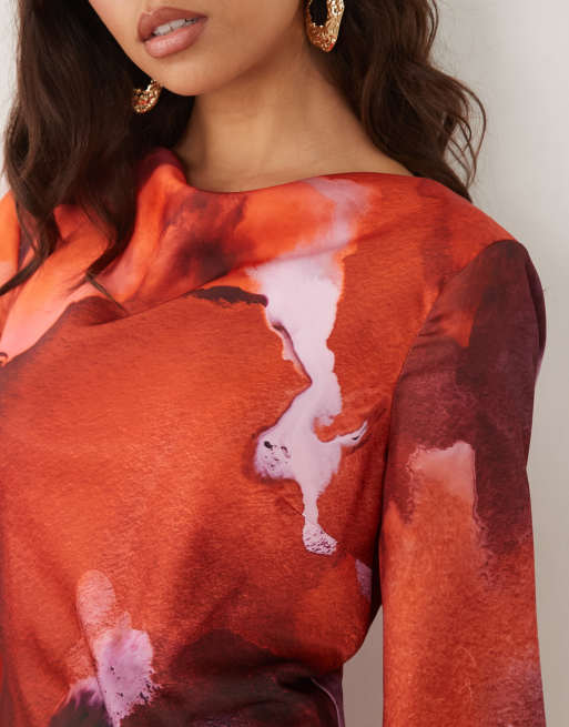 ASOS DESIGN - Vestito lungo in raso rosa con stampa effetto marmo e maniche svasate, 3 di 4