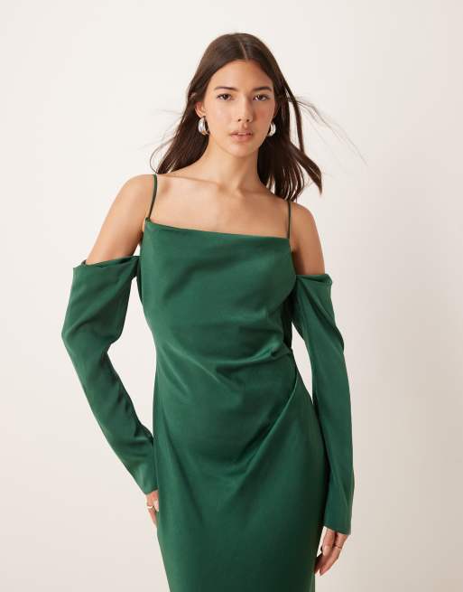 ASOS DESIGN - Vestito lungo in raso verde bosco con scollo ad anello e spalle scoperte, 4 di 4