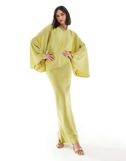 ASOS DESIGN - Vestito lungo in raso verde testurizzato con taglio sbieco in vita e maniche ad ali di pipistrello