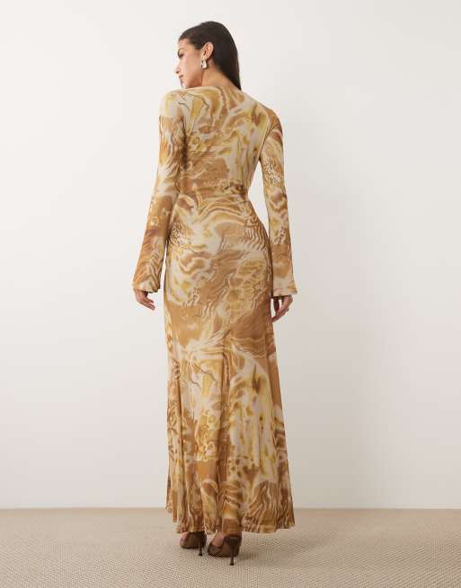 ASOS DESIGN - Vestito lungo in rete con stampa animalier, maniche a trombetta e finiture oro, 3 di 4