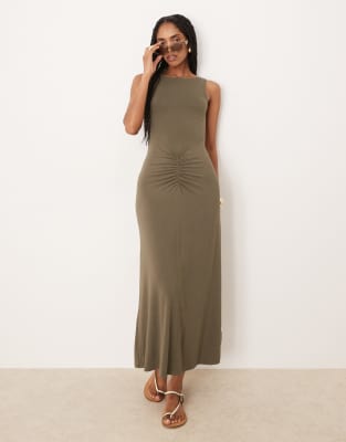 ASOS DESIGN - Vestito lungo kaki senza maniche con scollo a barchetta arricciato sul davanti - view 1