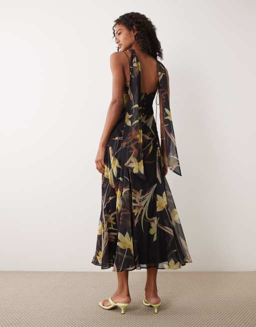 ASOS DESIGN - Vestito lungo marrone a fiori con scollo rotondo, fondo godet e sciarpa, 3 di 4