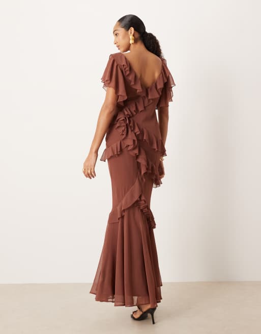 ASOS DESIGN - Vestito lungo marrone chiaro con bordi grezzi, volant e fondo asimmetrico, 3 di 4